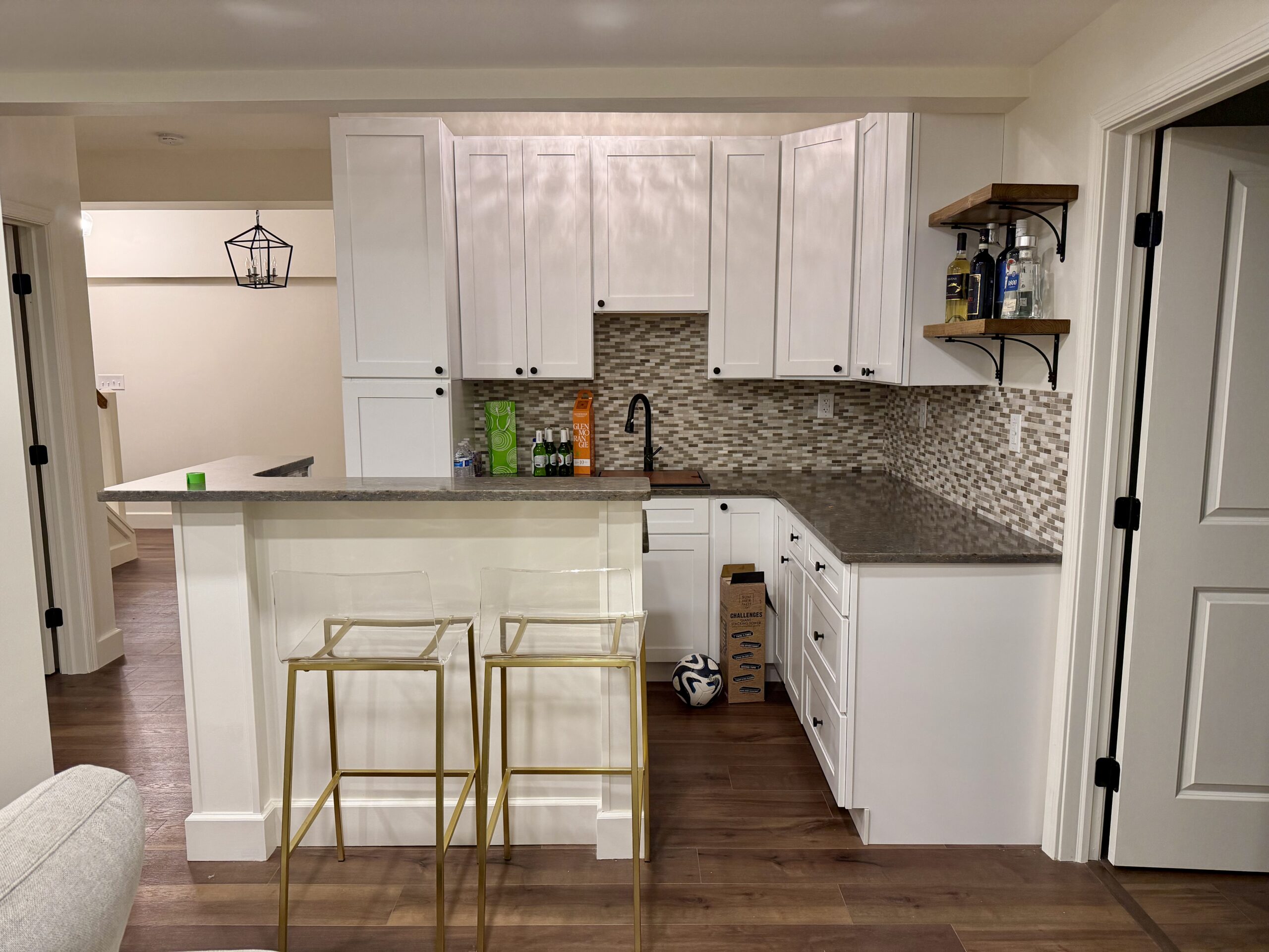 Kitchen-Style Basement Bar in East Petersburg, PA